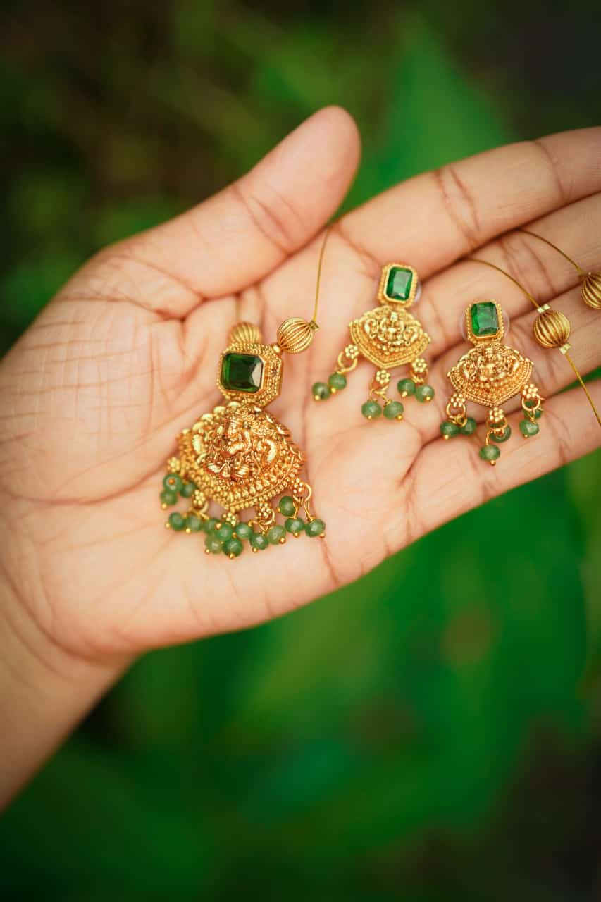 Wired Temple Necklace Antique Set
