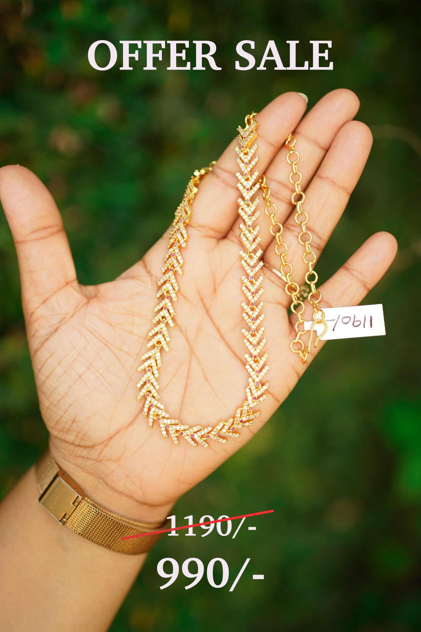 Short V necklace