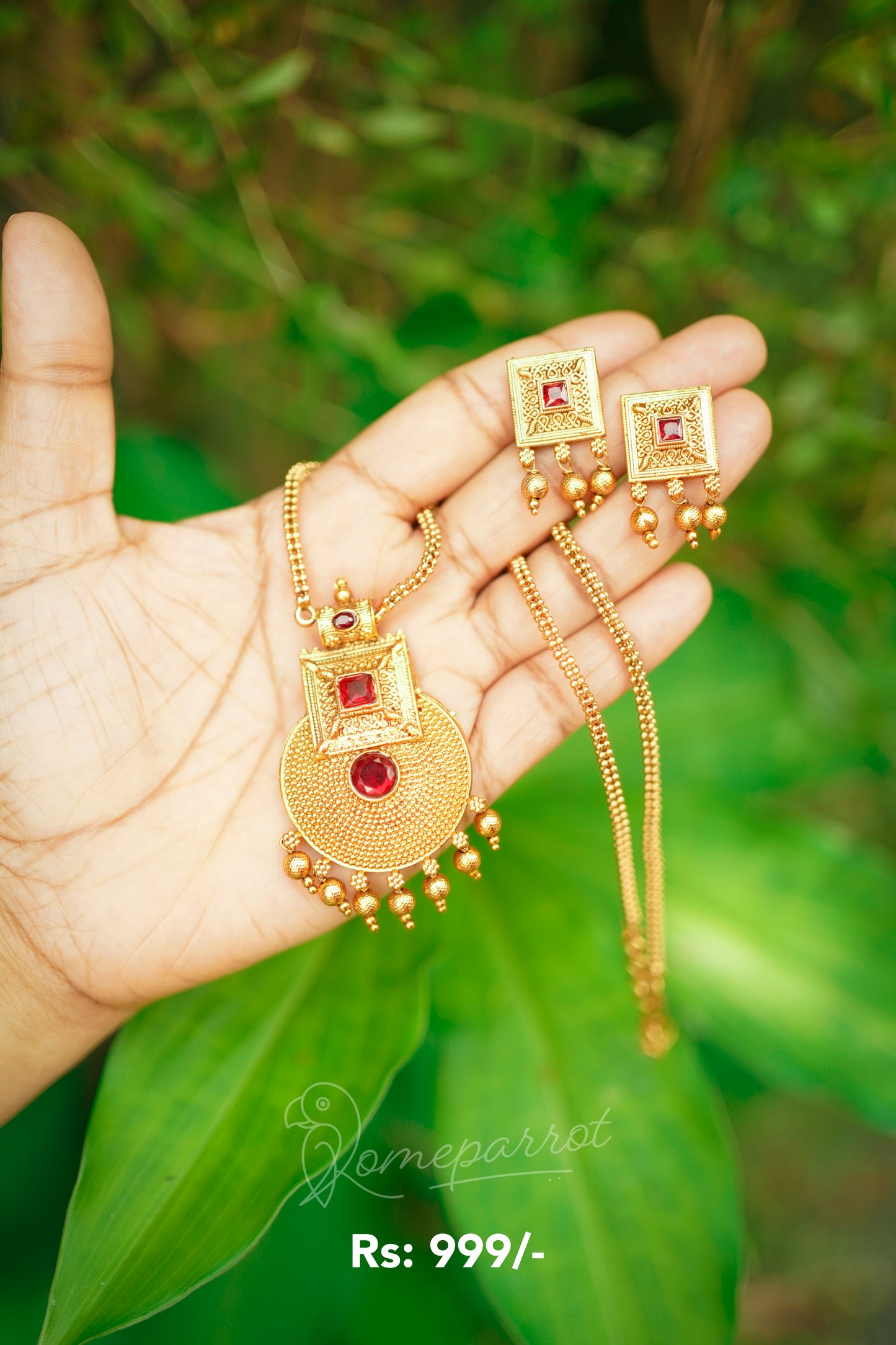 Antique round necklace set