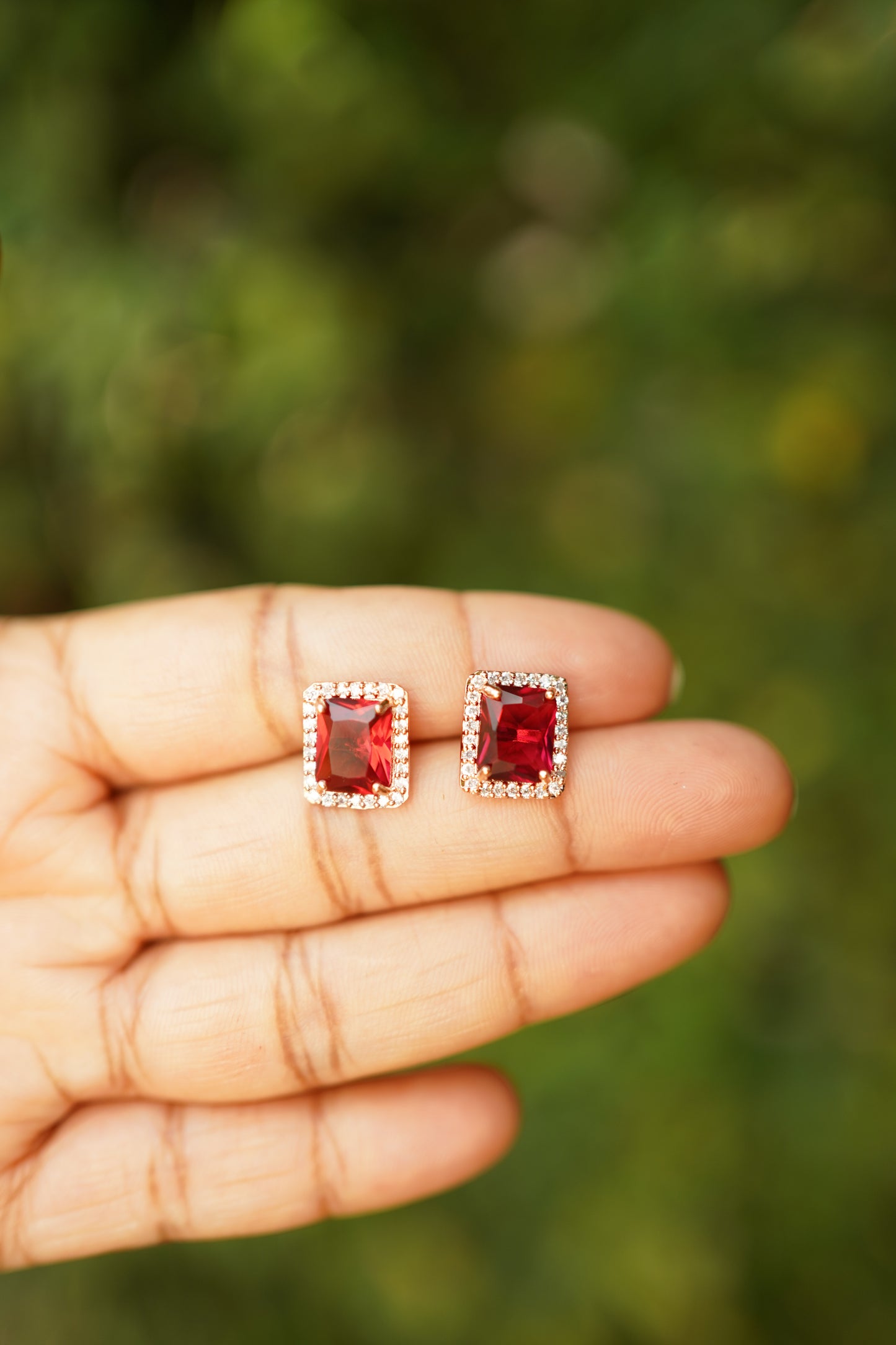 Elegant Red Stud -E1