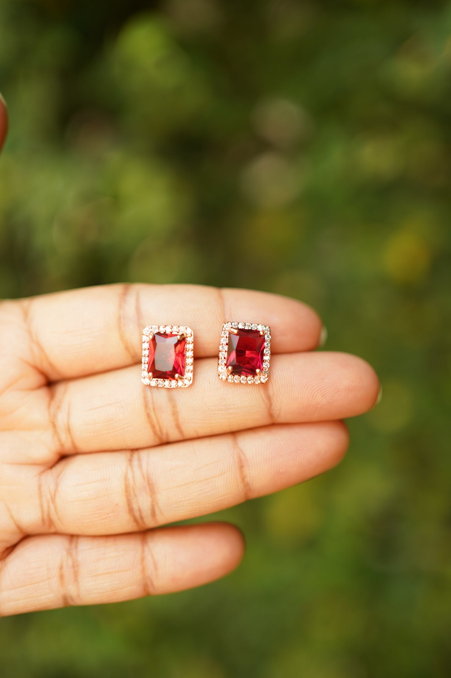 Elegant Red Stud -E1