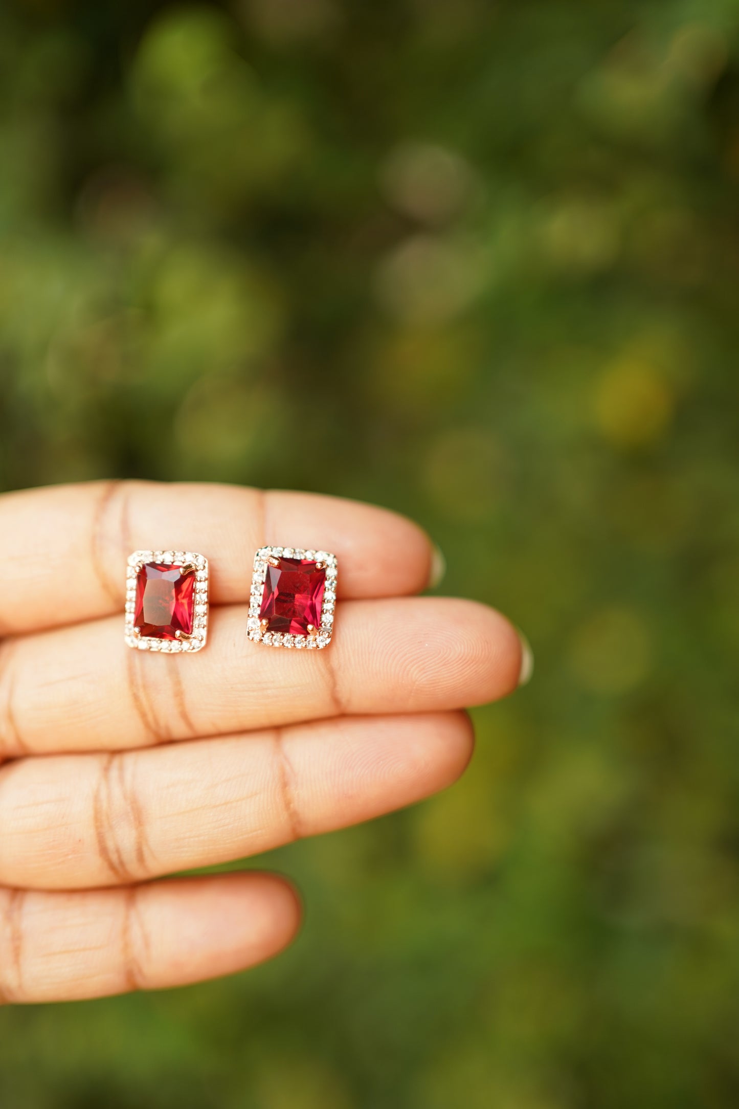 Elegant Red Stud -E1