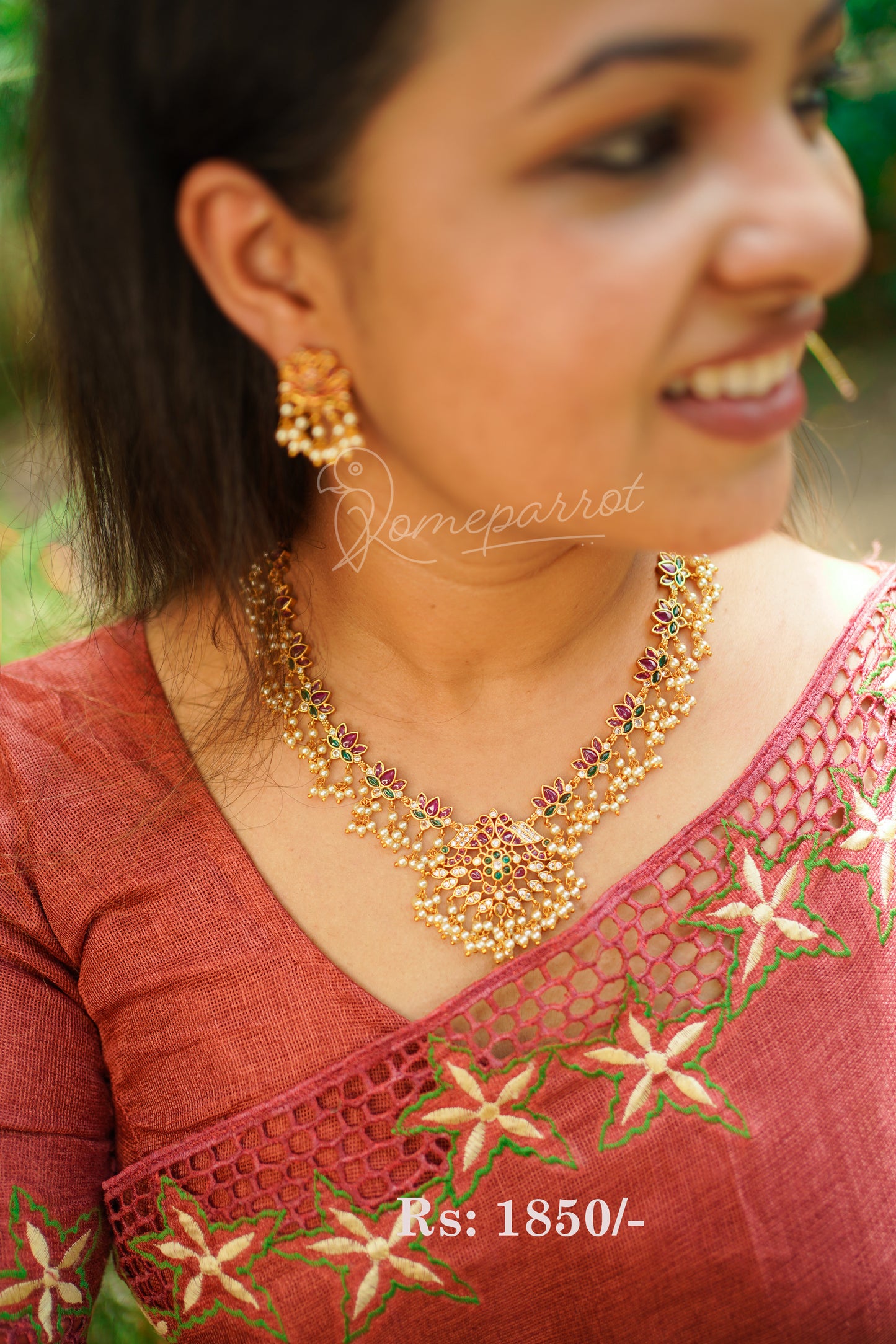 Guttaspusalu Neckalce locket with earrings