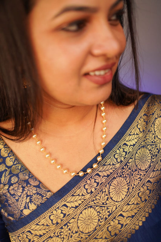 Off-white pearl necklace