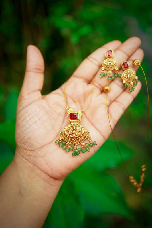 Wired Temple Necklace Antique Set