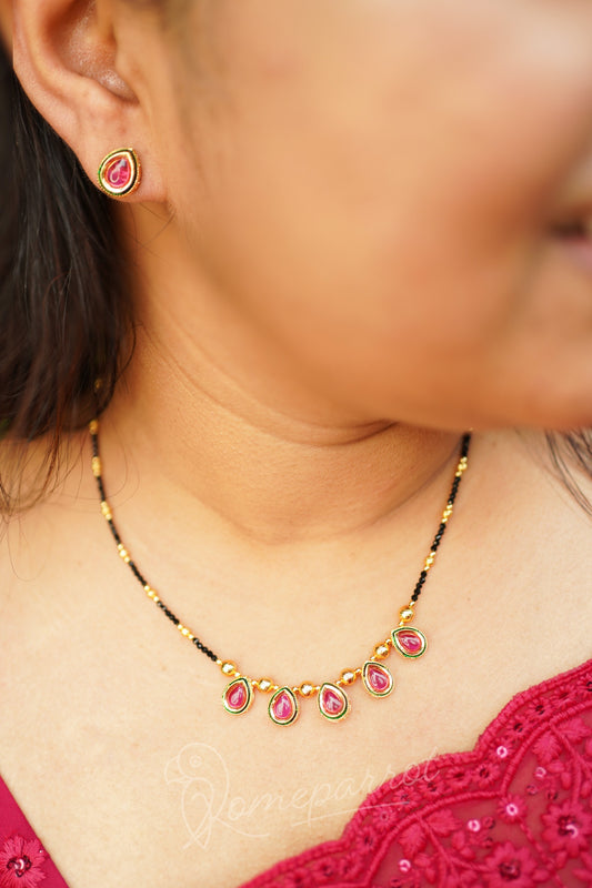 Black gold mix beaded chain set