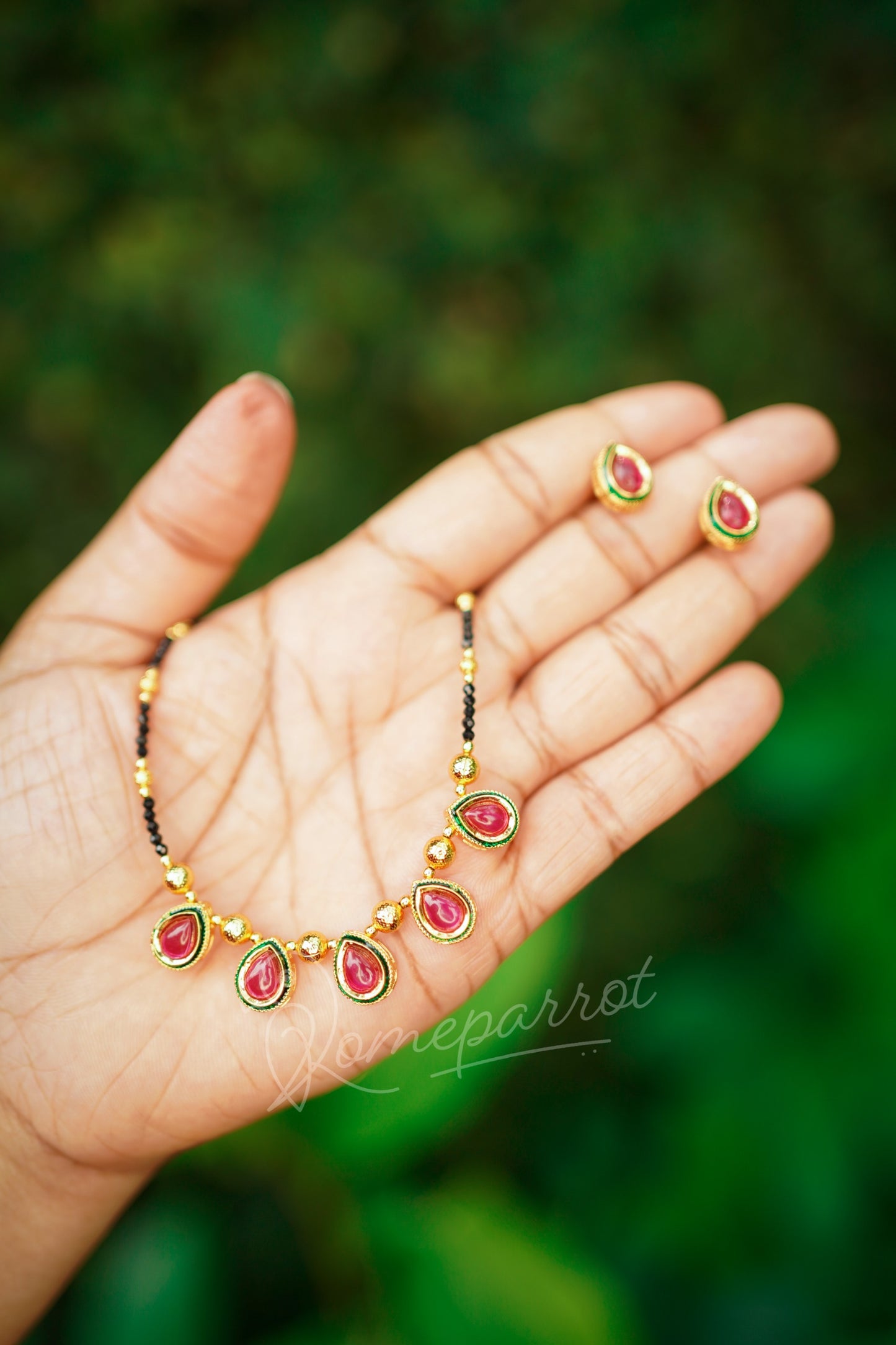 Black gold mix beaded chain set