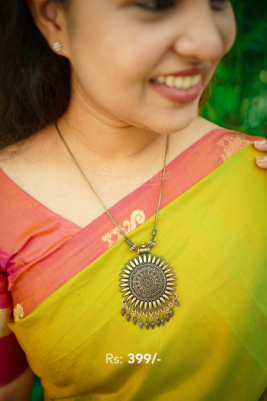 Oxidized golden brown chain