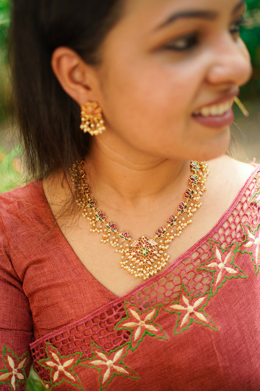 Guttaspusalu Neckalce locket with earrings