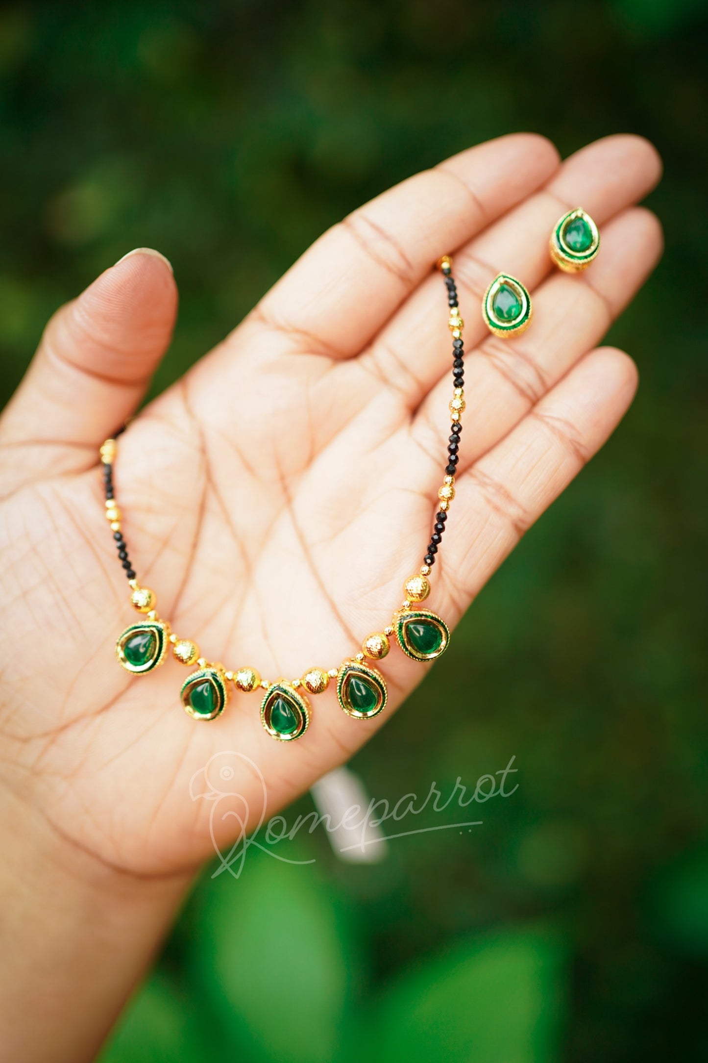 Black gold mix beaded chain set