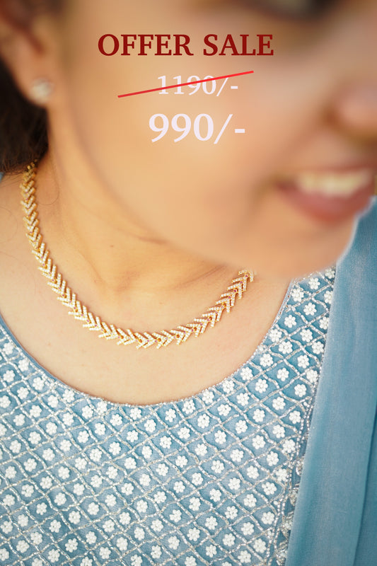 Short V necklace